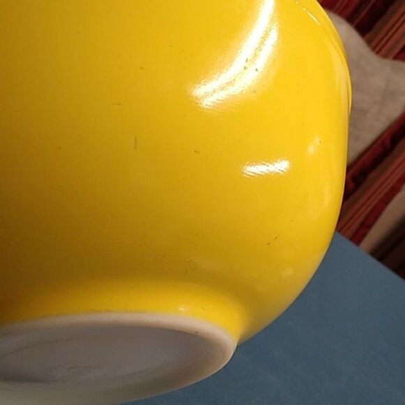 Pyrex Yellow and White Mixing Bowl Cottagecore Grandmacore Countrycore - Picture 6 of 8